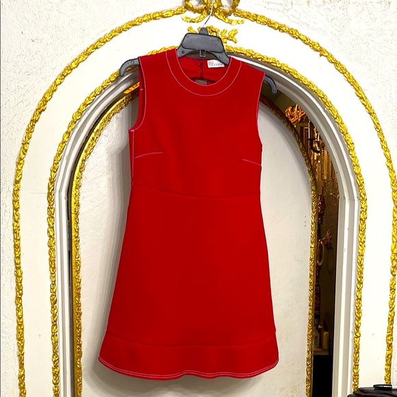 Red Valentino Bow Detail Dress Size 38
Authentic
US Size 8 - Picture 3 of 15